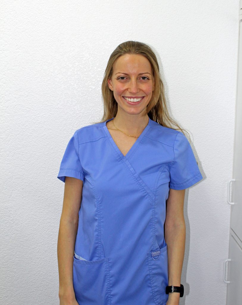 Carolina-rojo-sanchis_clinica-sanchisdental-01